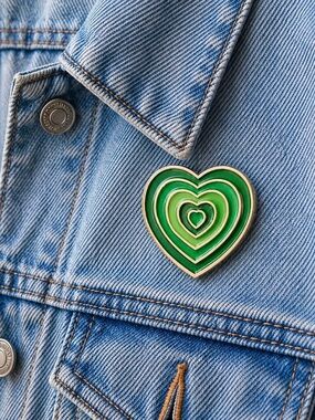 Green Layered Heart Enamel Pin Y2K Retro Gold Outline Brooch NWT